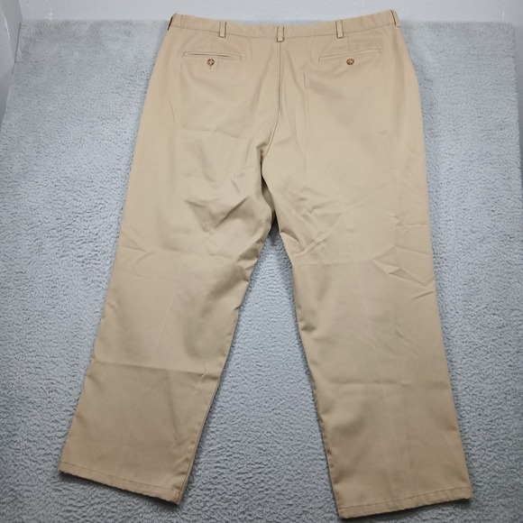 LL Bean Comfort Waist Pants Men 44x32 Khaki 100% Cotton Pleated Chino - Picture 3 of 7